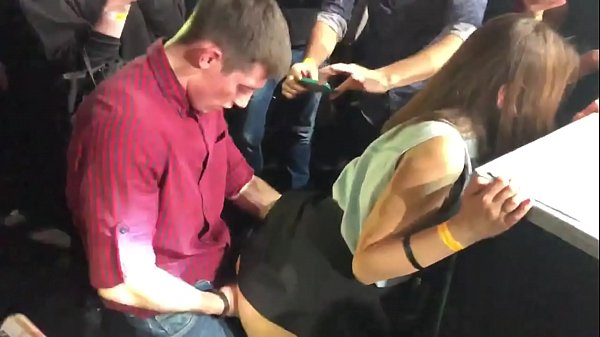 ರಷ್ಯಾದ ನೈಟ್‌ಕ್ಲಬ್‌ನಲ್ಲಿ ನಿಜವಾದ ಲೈಂಗಿಕತೆ. 18 ವರ್ಷದ ರಷ್ಯಾದ ಹುಡುಗಿ ಗುದದ್ವಾರ ಮತ್ತು ಯೋನಿಯ ನೈಟ್‌ಕ್ಲಬ್‌ನಲ್ಲಿ ಫಕ್ ಮಾಡಿದ್ದಾಳೆ